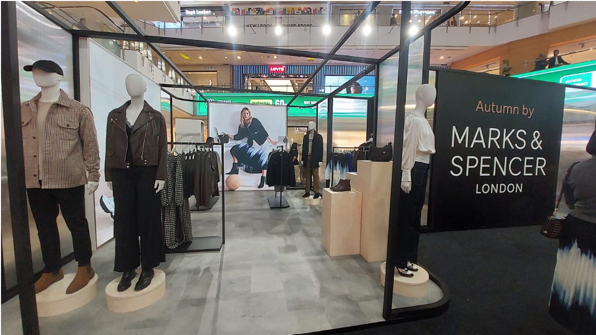 Pop Up Store Marks & Spencer untuk Koleksi Musim Gugur di Atrium Utama East Mall Grand Indonesia.