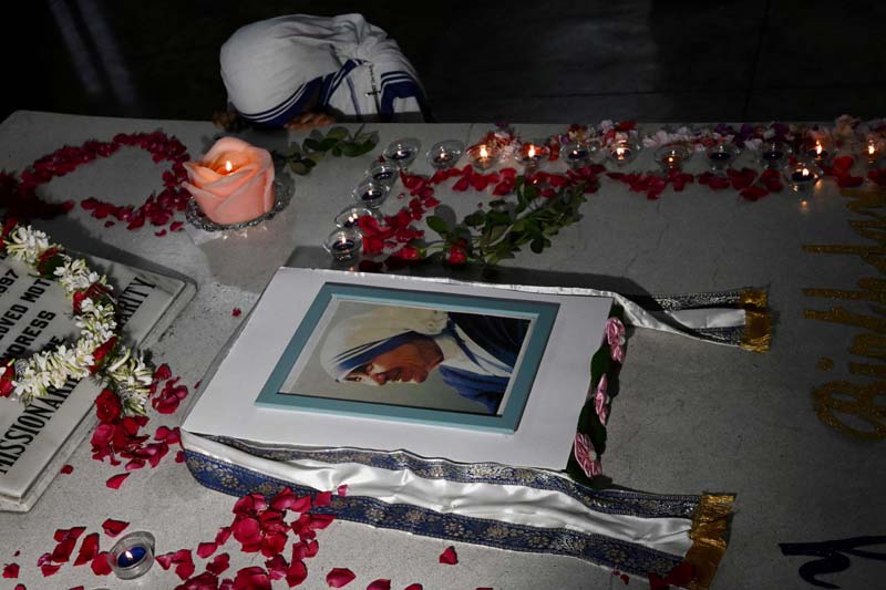 Banyak hal positif yang kita bisa pelajari dari Bunda Teresa.