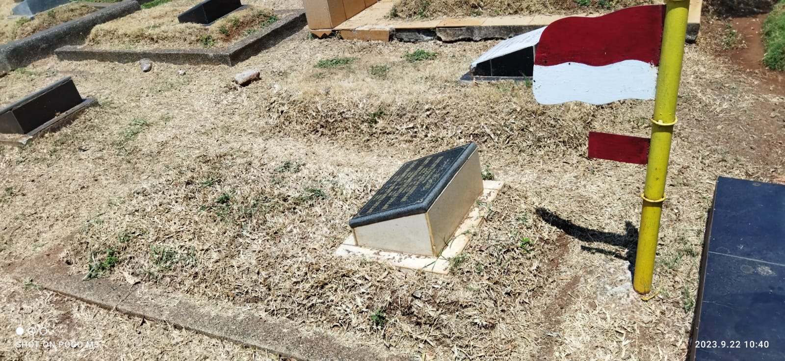 Tempat Pemakaman Umum (TPU) Karet Bivak, Kacamatan Tanah Abang, Jakarta Pusat.