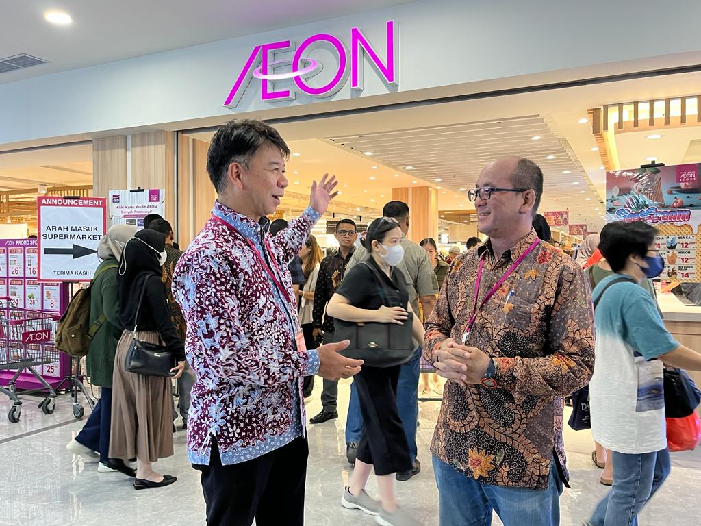 Presiden Direktur PT Aeon Indonesia, Takahiro Osugi, menghadiri pembukaan Aeon Store di Mall Alam Sutera, Kota Tangerang, Kamis (14/9).