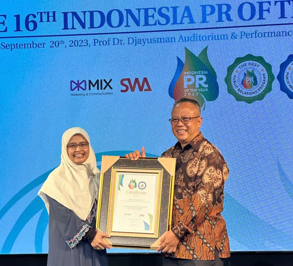 Corporate Communications Director Danone Indonesia, Arif Mujahidin, meraih Lifetime Achievement PR Practitioners of the year.