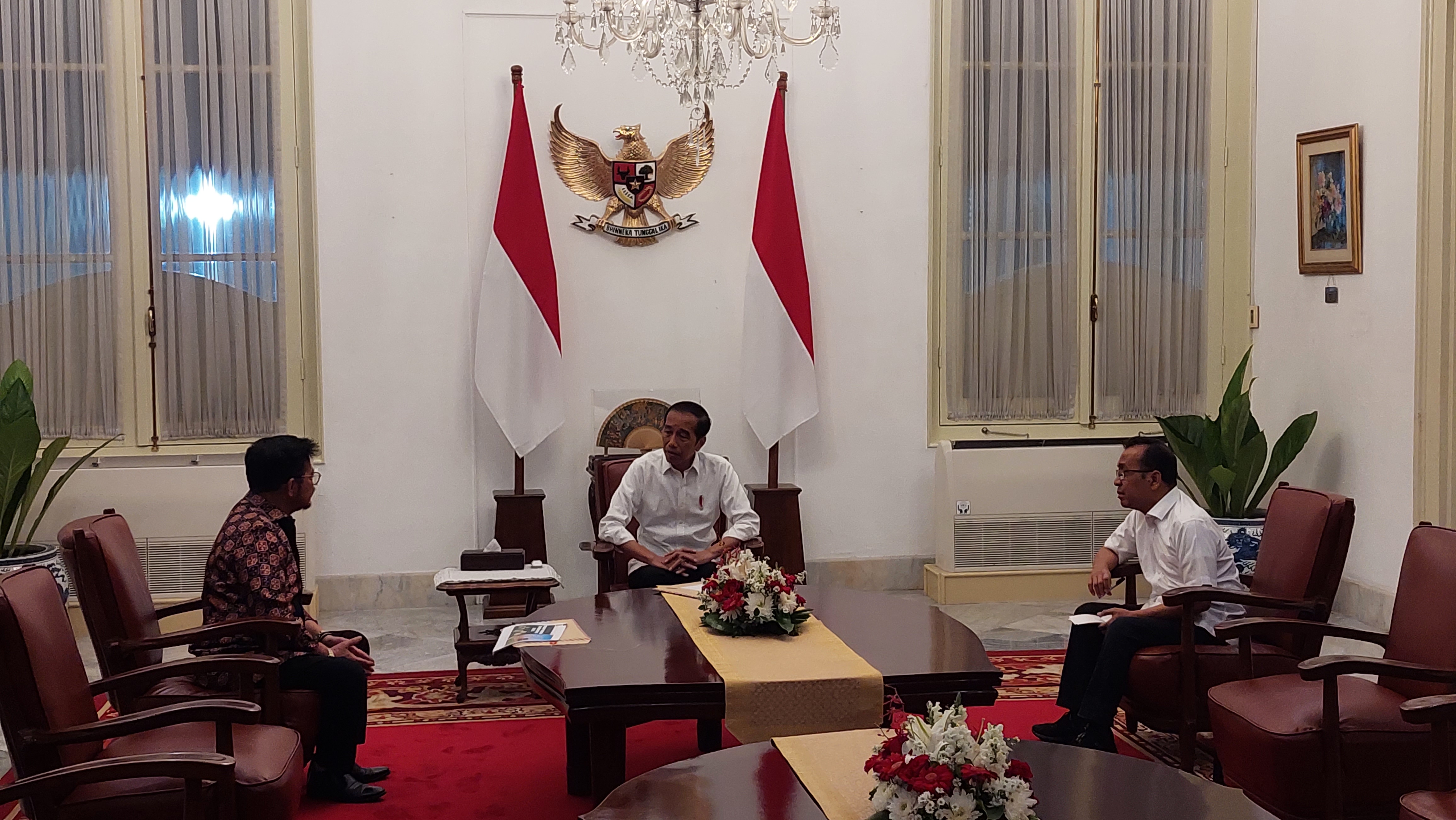 Presiden Joko Widodo menerima Syahrul Yasin Limpo di Ruang Jepara, Istana Merdeka