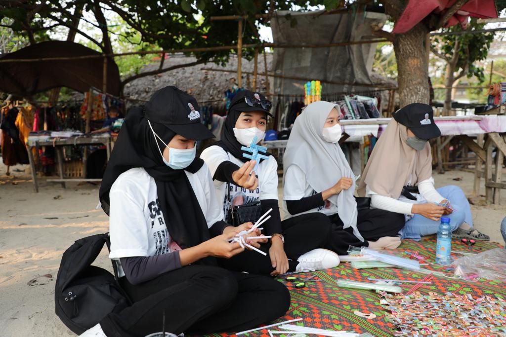 Pelatihan daur ulang sampah jadi kerajinan di Lombok Tengah, NTB