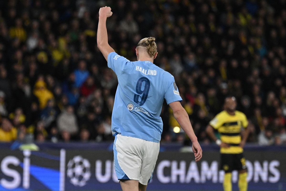 Penyerang Manchester City Erling Haaland melakukan selebrasi usai mencetak gol ke gawang Young Boys di laga Liga Champions.