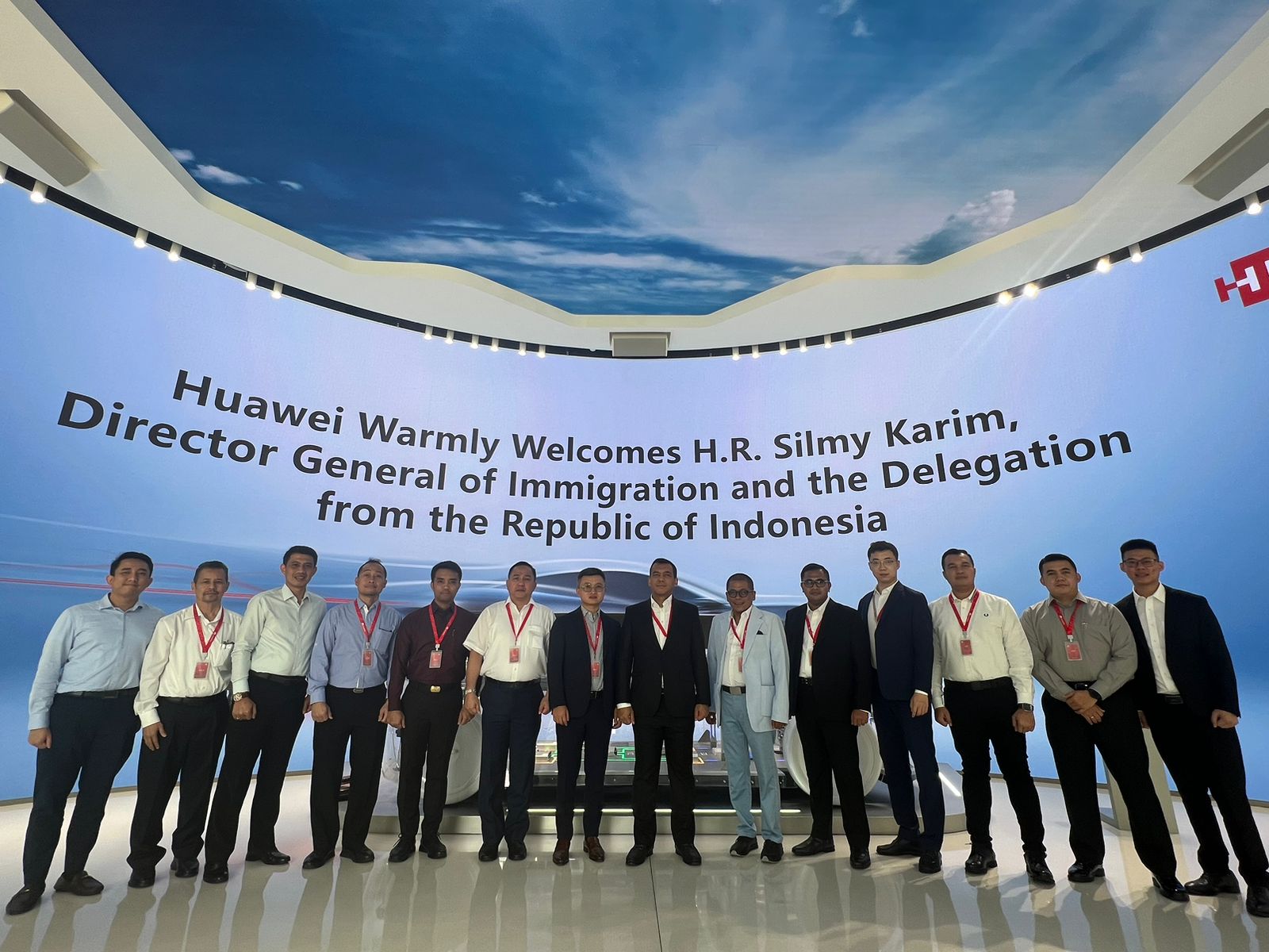 Rombongan Dirjen Imigrasi RI Silmy Karim melakukan kunjungan kerja ke kantor pusat Huawei di Shenzen, Tiongkok.