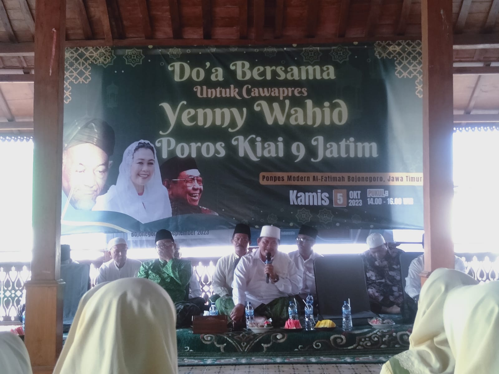 Sembila pengasuh pondok pesantren menggelar pertemuan di pondok pesantren Al Fatimah, Bojonegoro, Jatim pada Kamis (5/10).