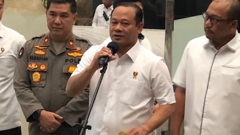 Irjen Pol Asep Edi Suheri (tengah).