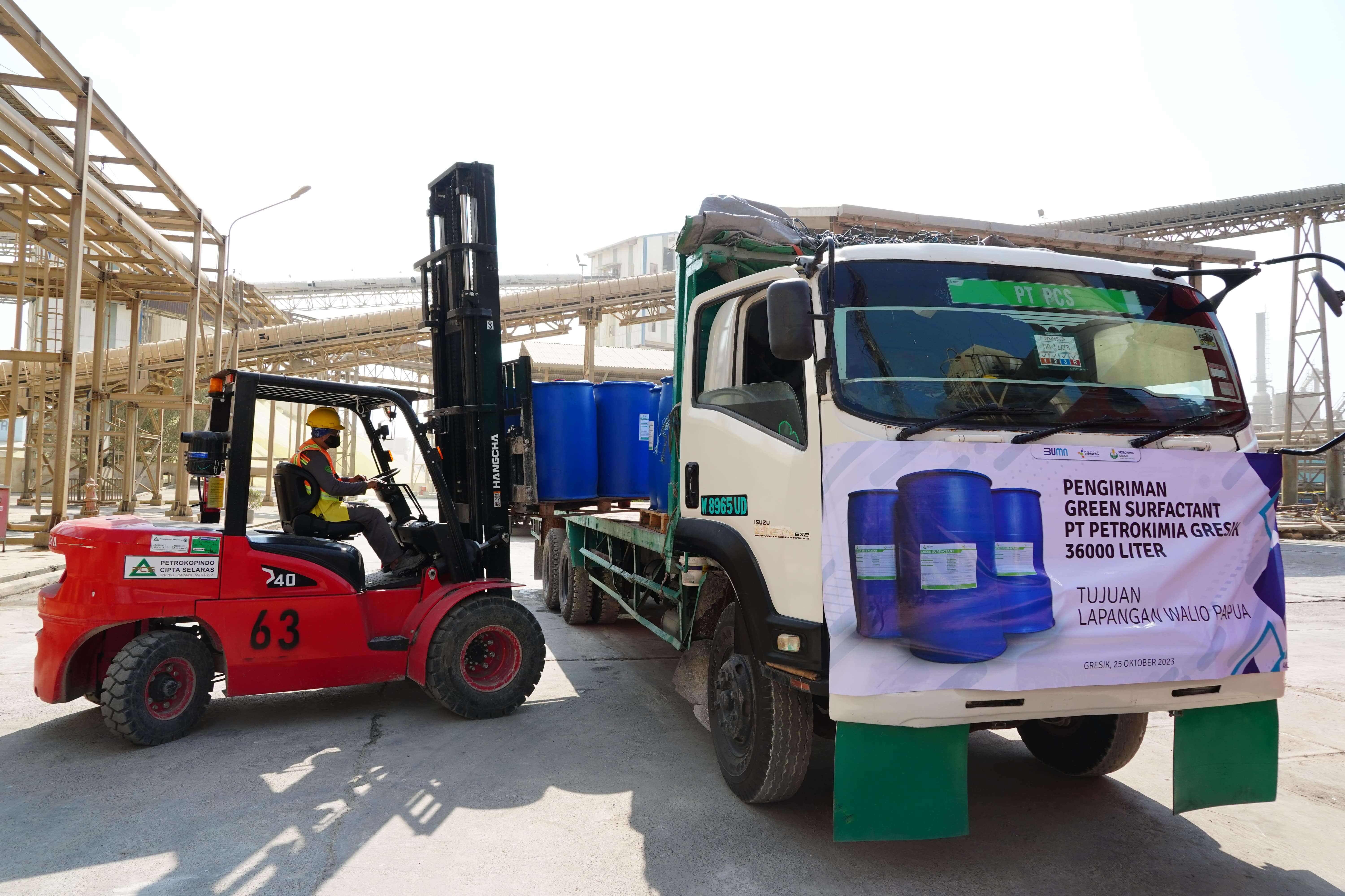 Pengiriman Green Surfactant ke Lapangan minyak bumi Malio, Sorong, Papua Barat