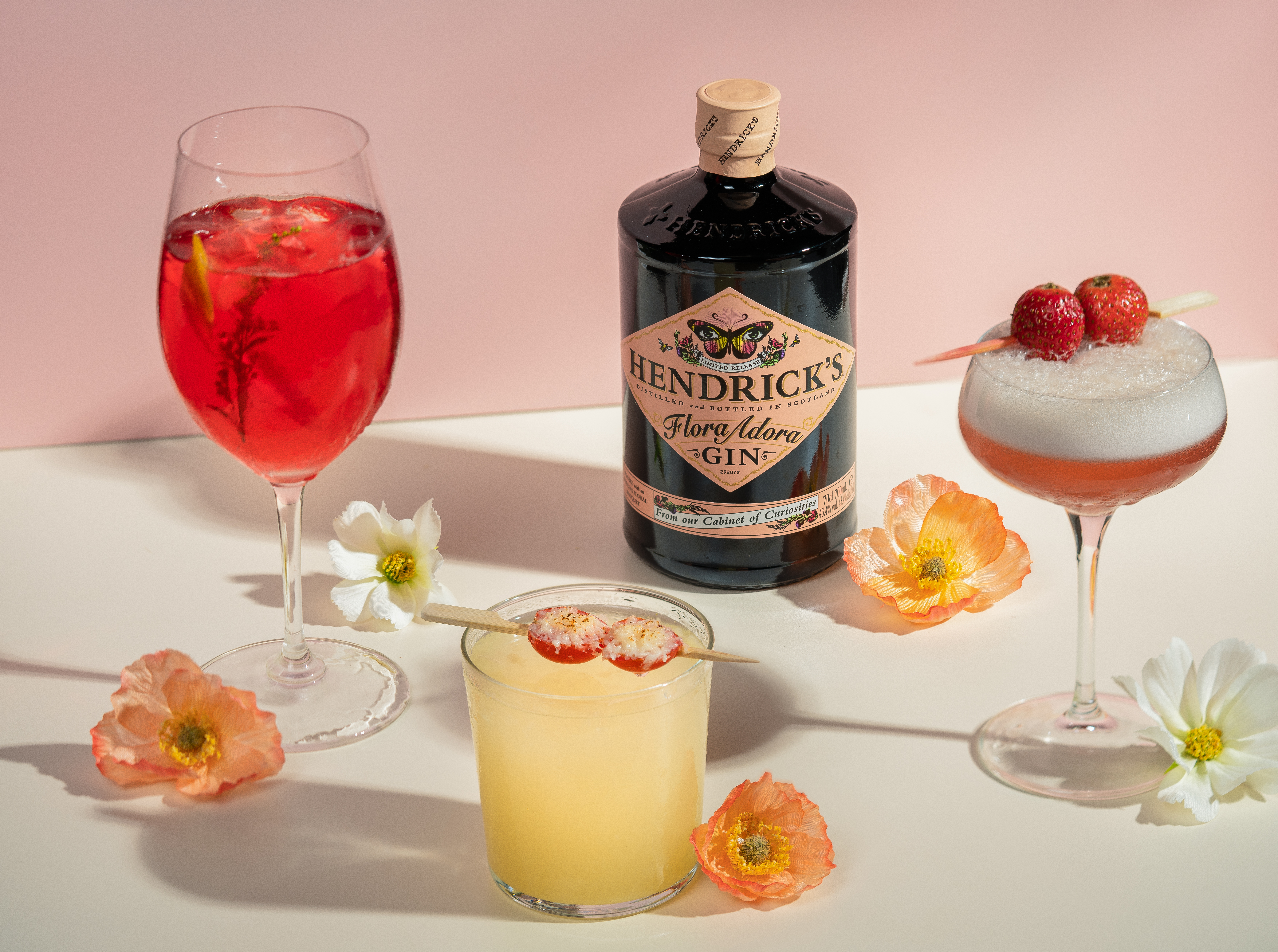 Menu spesial Hendrick’s Flora Adora dalam tiga gaya minuman yang berbeda. 