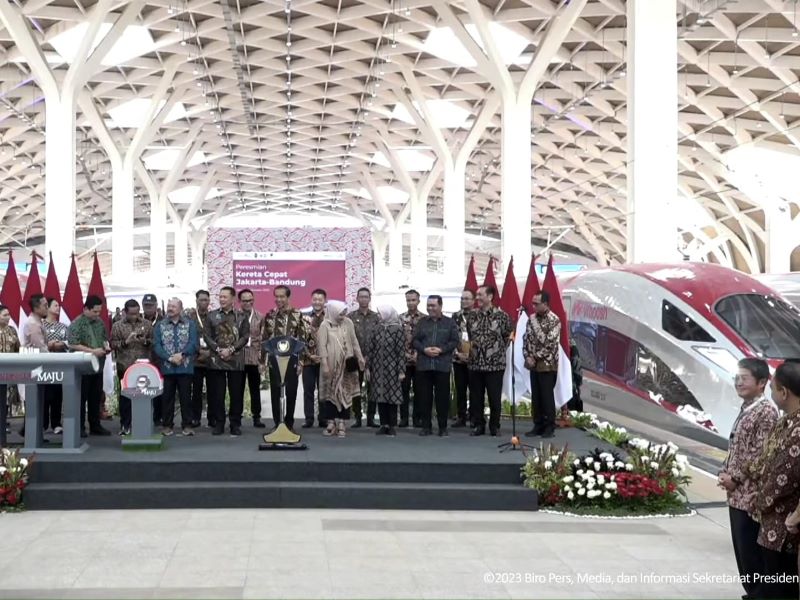 Presiden Resmikan Kereta Cepat Whoosh, Tarifnya Masih Gratis