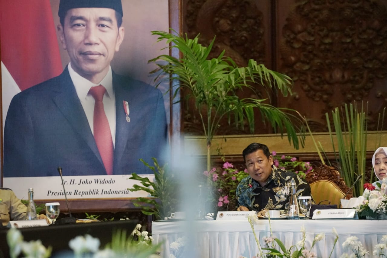 Plt Mentan Arief Prasetyo Adi menghadiri Rakor Penanggulangan Karhutla di Kantor KLHK, Jakarta, Senin (9/10).