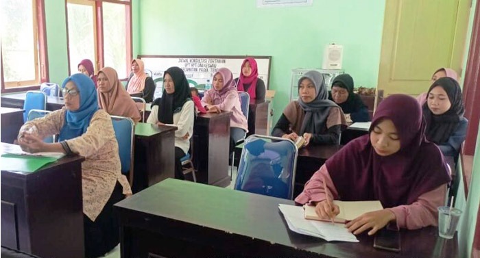 Pengurus dan anggota KWT Restu Ibu antusiasi ikuti Bimtek pemanfaatan pekarangan sebagai sumber pangan keluarga di Lombok Tengah, NTB.