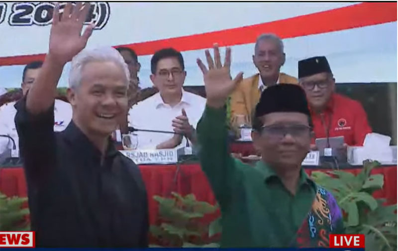 MK mengizinkan menteri dan pejabat negara yang masih aktif bisa maju sebagai calon presiden atau calon wakil presiden tanpa harus mundur.