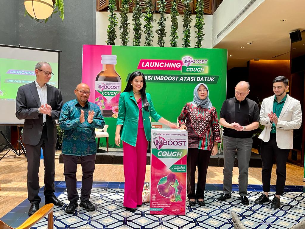 Acara peluncuran Imboost Cough dari Soho Global Health di Jakarta, Senin (9/10).