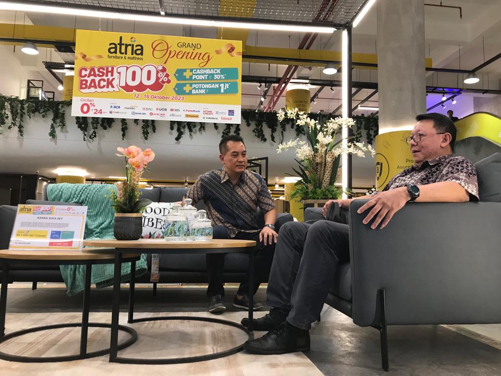 Gerai Atria di Bintaro. Gerai Atria Bintaro merupakan gerai ke 20. 