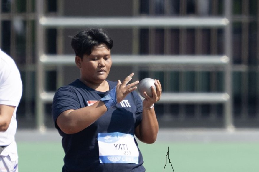 Suparni Yati dalam pertandingan Tolak Peluru Putri F20 cabor paraatletik Asian Para Games Hangzhou 2022, Senin (23/10). 