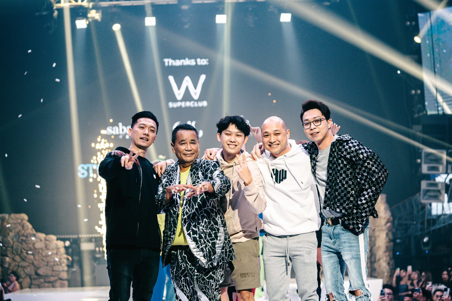 HW Group menggandeng Hotman Paris, Andrew Susanto, dr Richard Lee hingga Lucinta Luna, menghadirkan fesyen show dengan koleksi terbaru.