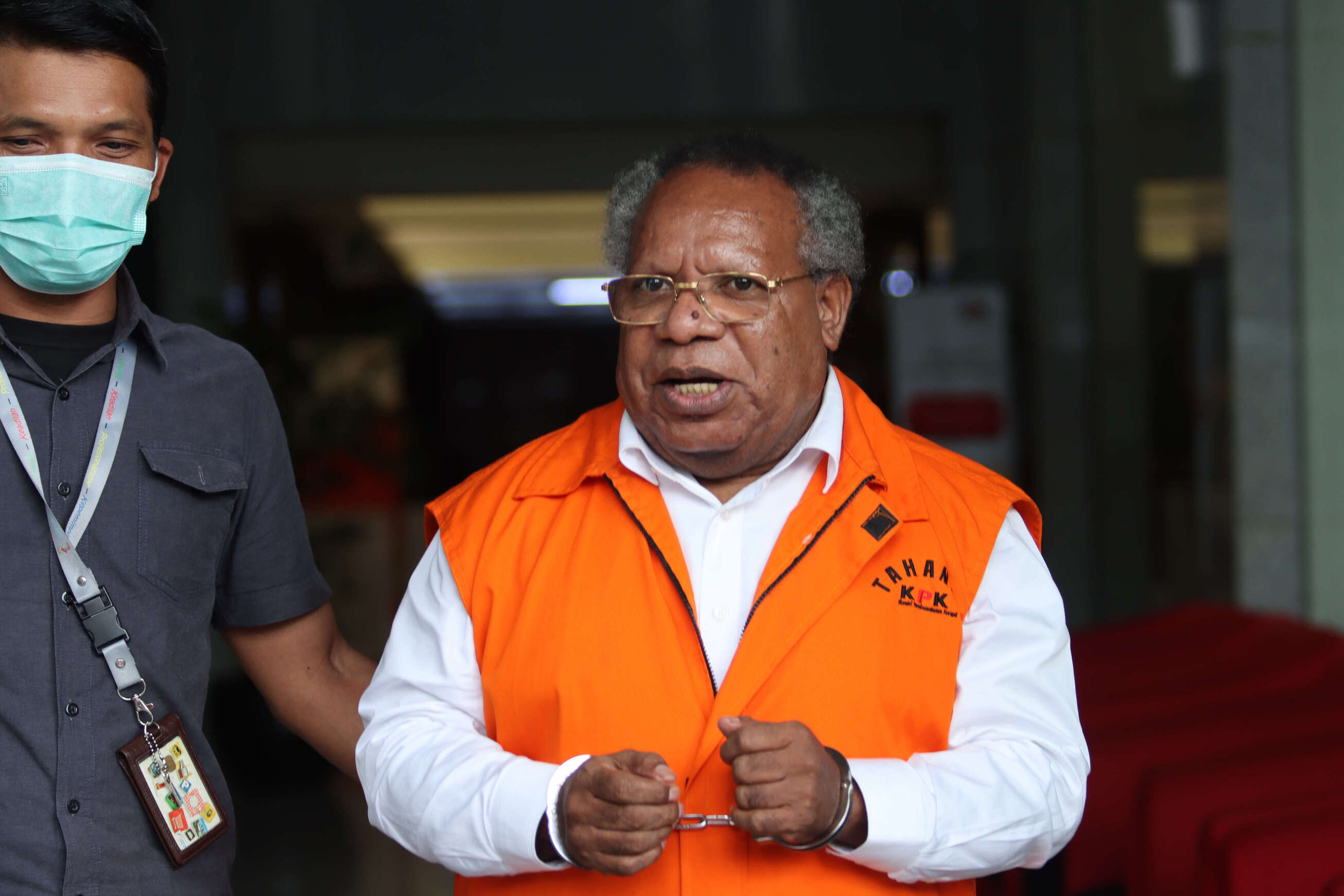 Terdakwa Bupati Mimika Papua nonaktif Eltinus Omaleng.