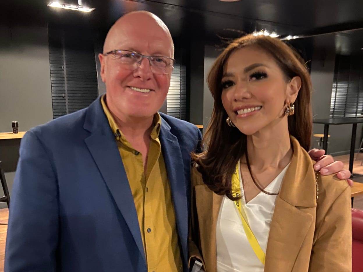 Anggi Pasaribu dan Henry Warren, penerus bisnis promotor tinju terbesar di Inggris