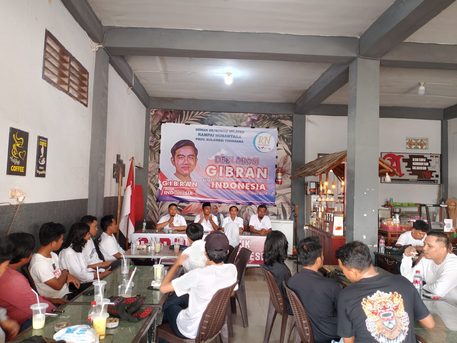 Dewan Eksekutif Wilayah Rampai Nusantara Provinsi Sulawesi Tenggara mendeklarasikan dukungan Gibran Rakabuming Raka sebagai cawapres.