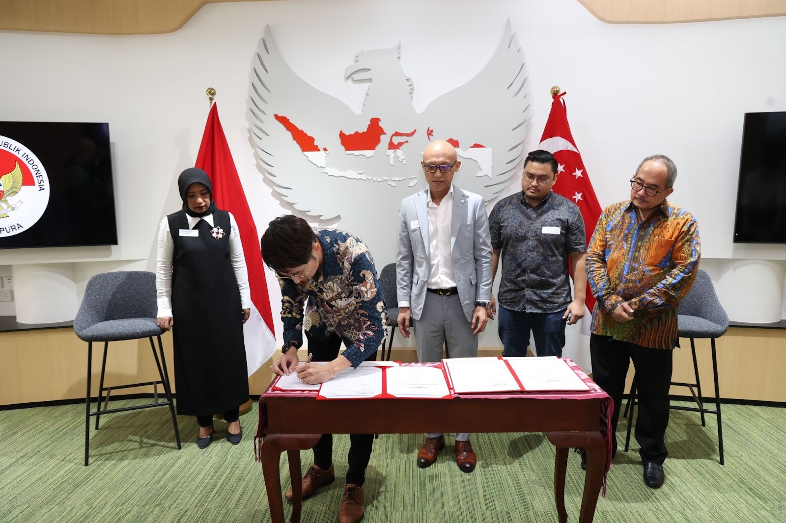 Penandatangan MoU Antara Creativeans-BridgifyAsia, Kamis (5/10),