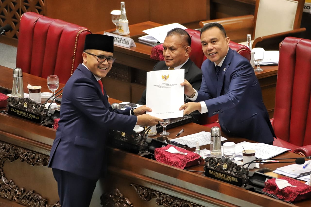 Menteri Pendayagunaan Aparatur Negara Reformasi Birokrasi  Abdullah Azwar Anas saat rapat dengan dengan DPR.