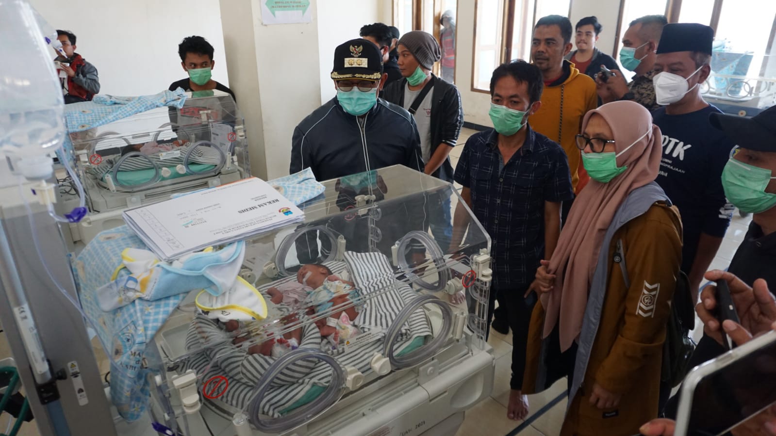 Wakil Bupati Garut Helmi Budiman meninjau dampak kebakaran di RSUD dr Slamet Garut