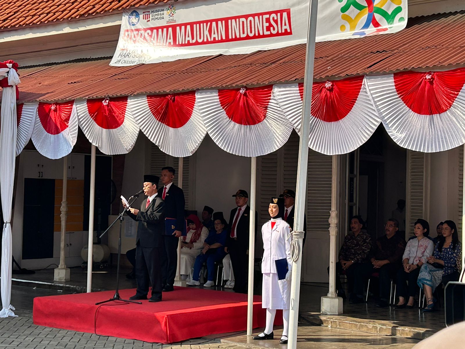Upacara bendera dalam rangka memperingati Hari Sumpah Pemuda di Museum Sumpah Pemuda, Jakarta, Sabtu (28/10). 