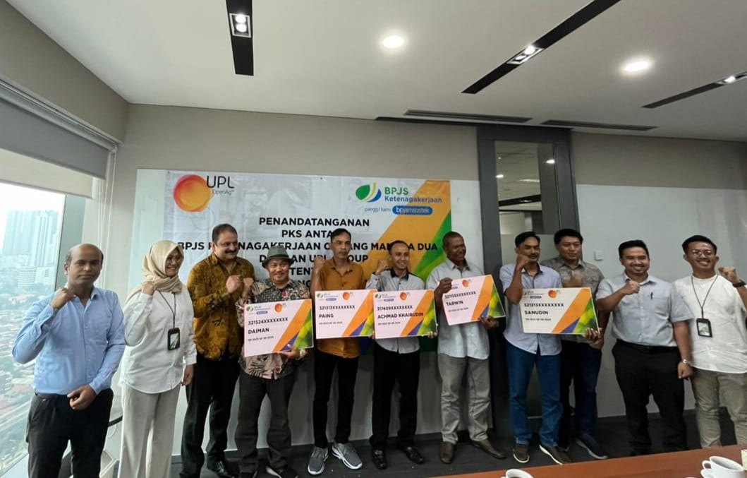 UPL Indonesia menginisiasi program jaminan kecelakaan kerja dan jaminan kematian bagi distributor, retailer, dan petani.