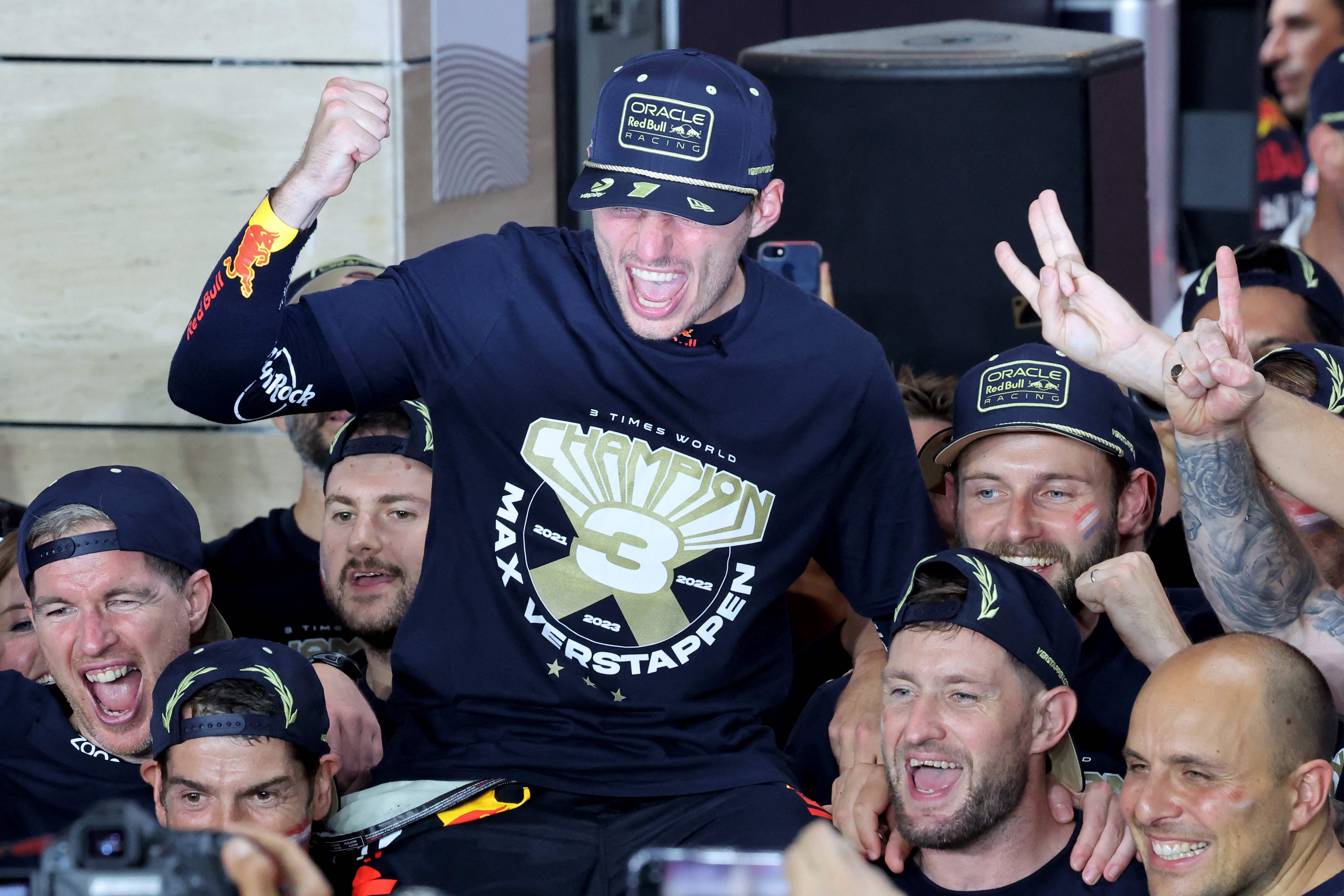 Pembalap Red Bull Max Verstappen melakukan selebrasi usai dipastikan menjadi juara dunia Formula 1 untuk ketiga kalinya secara beruntun.