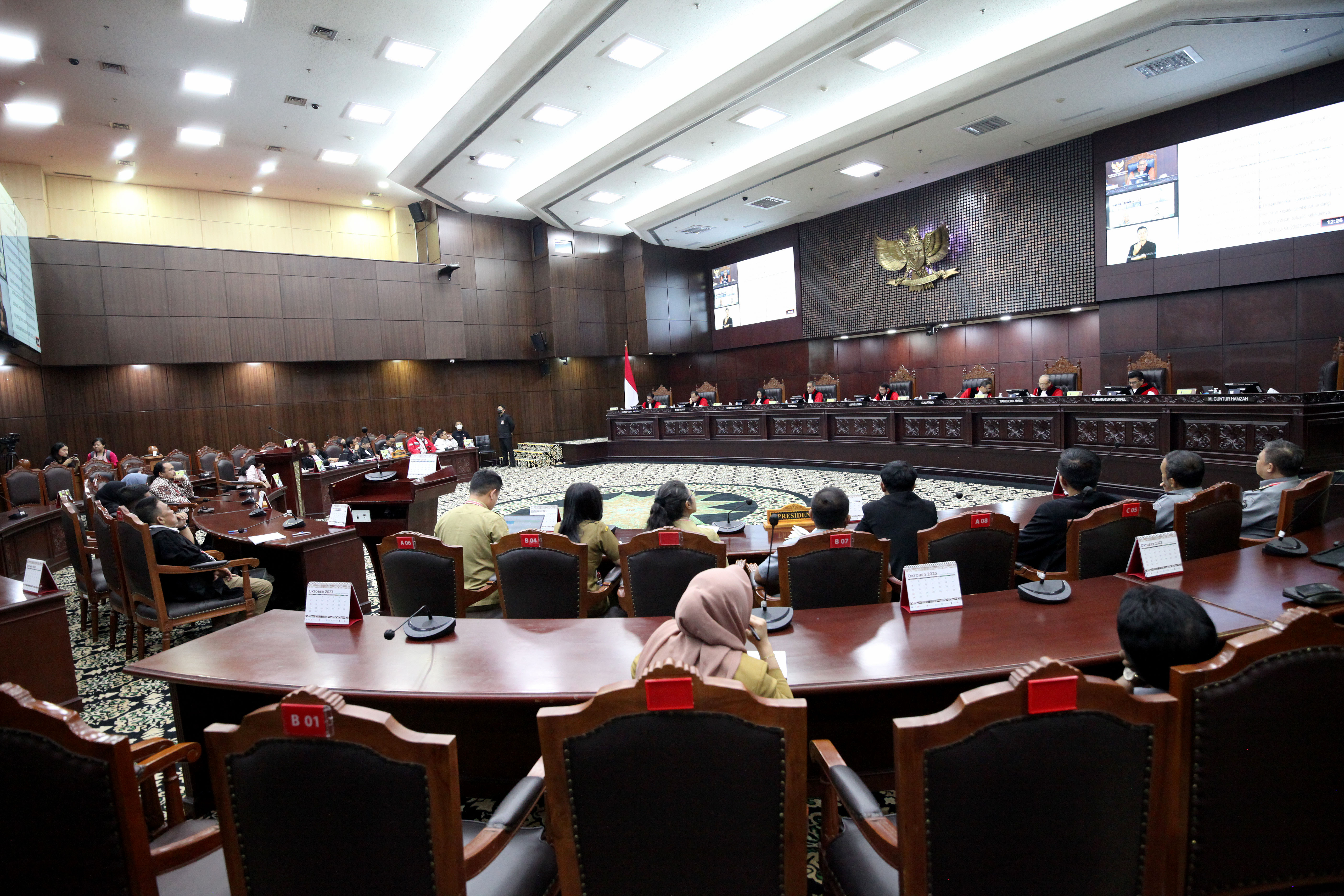 Suasana pembacaan putusan terkait gugatan batas usia minimal capres-cawapres di Gedung Mahkamah Konstitusi (MK).