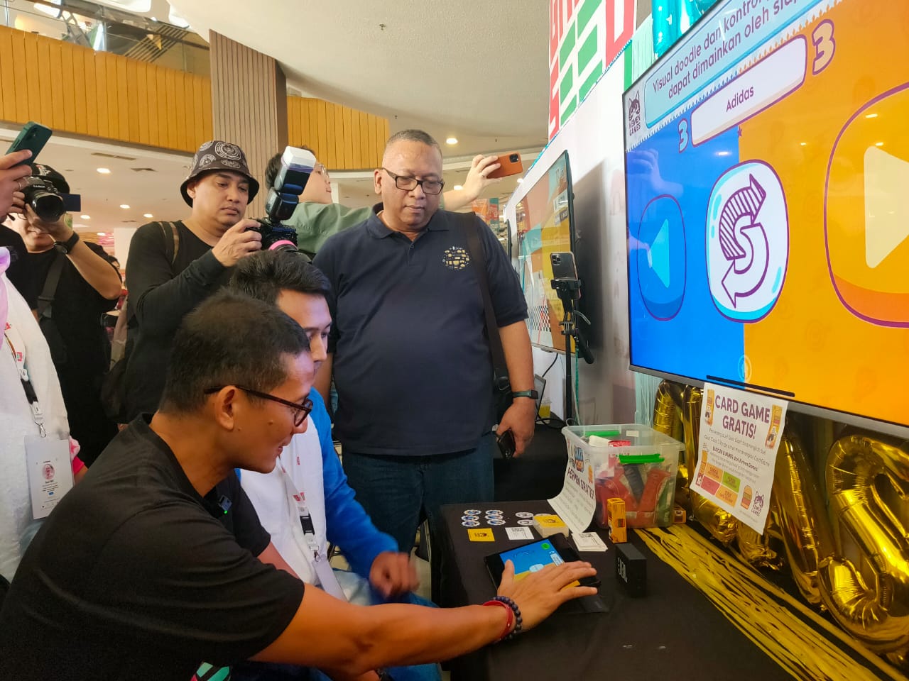 Sandiaga Uno menjajal gim buatan pengembang lokal di GAMESED 2023