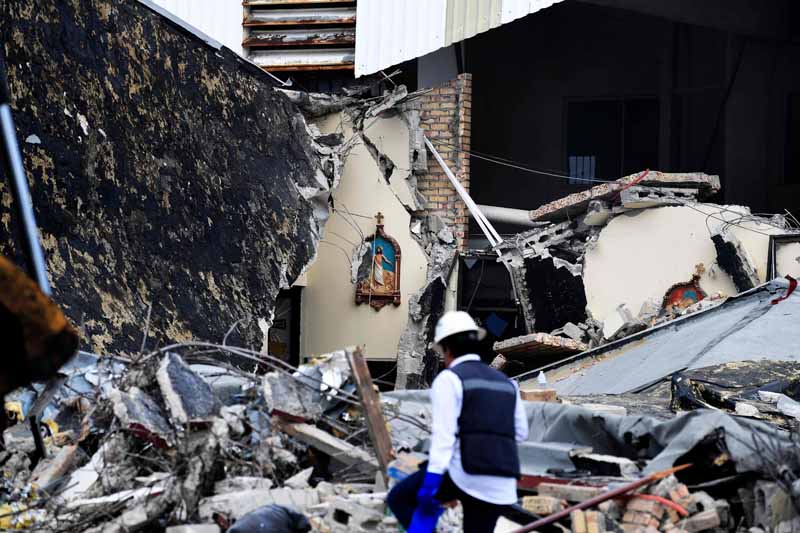 Sebanyak 11 orang tewas dan 60 lainnya terluka akibat runtuhnya atap gereja di Meksiko.