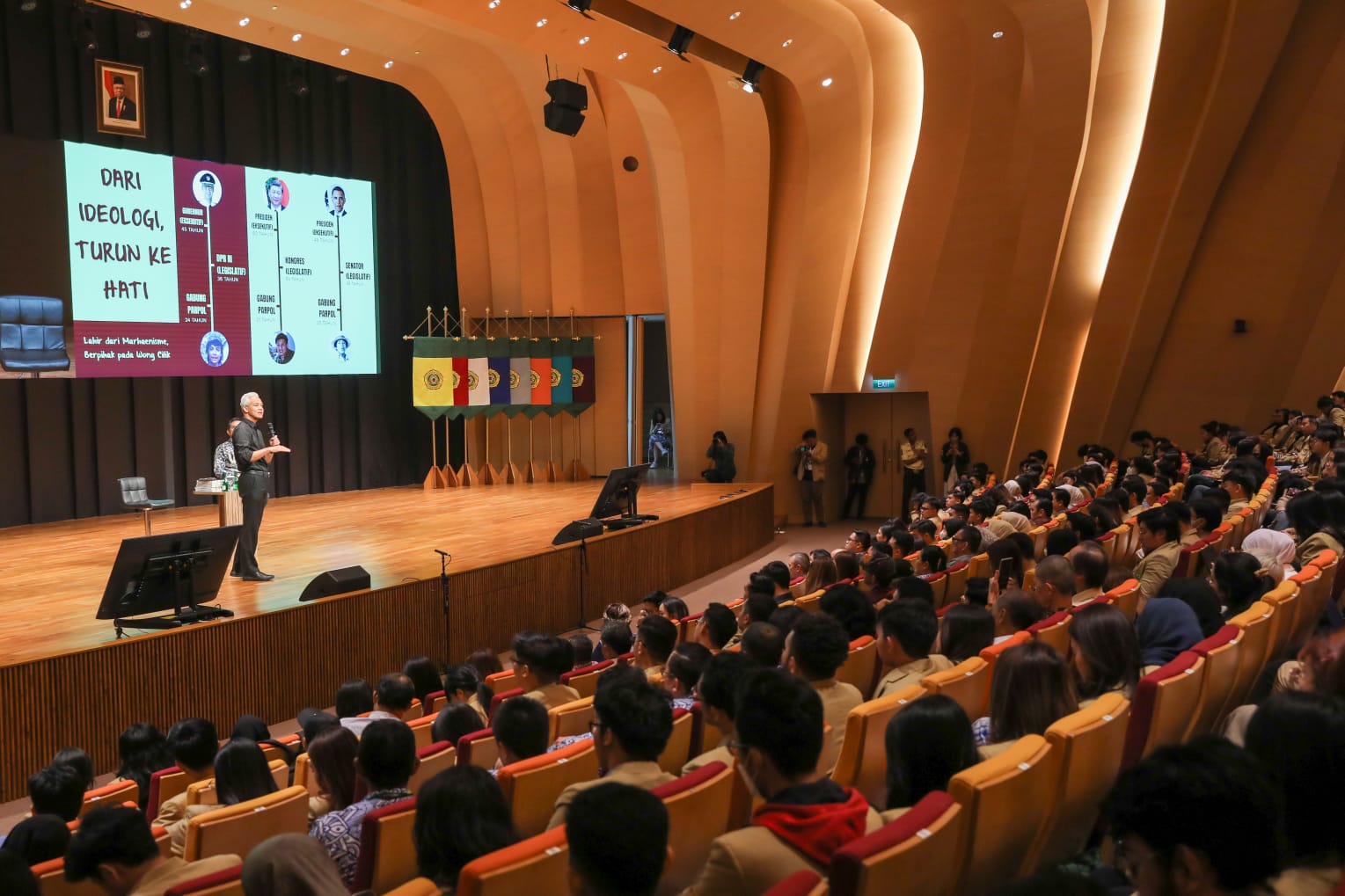Bacapres Ganjar Pranowo memberikan kuliah umum di Universitas Parahyangan