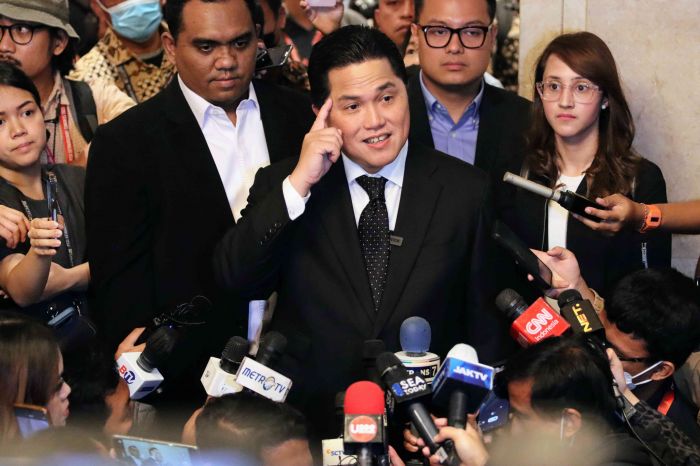 Erick Thohir (tengah) 