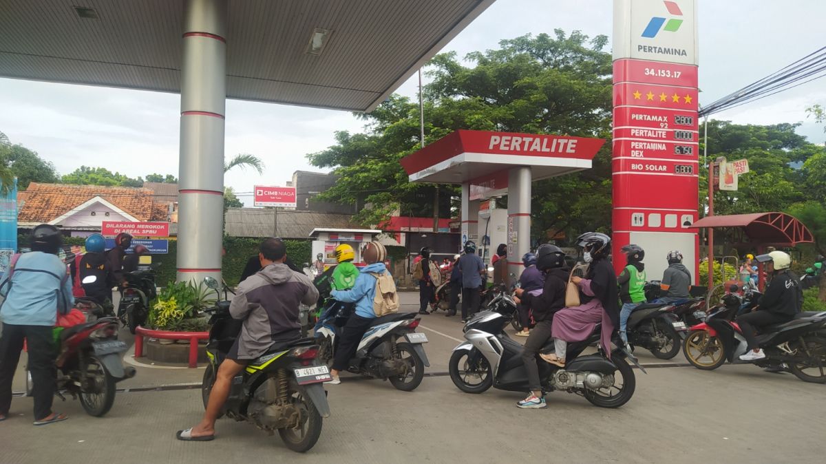 Kenaikan harga BBM Nonsubsidi memicu konsumen beralih ke BBM subsidi