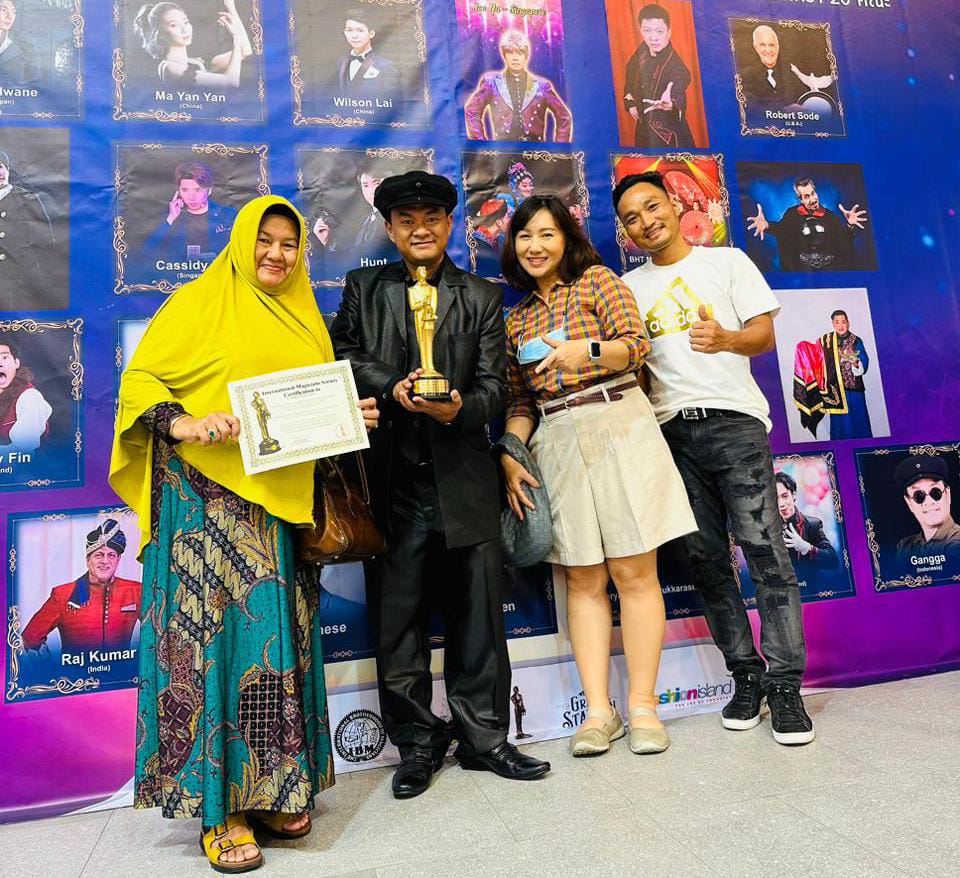 Gangga Mascoditos (kedua dari kiri). 