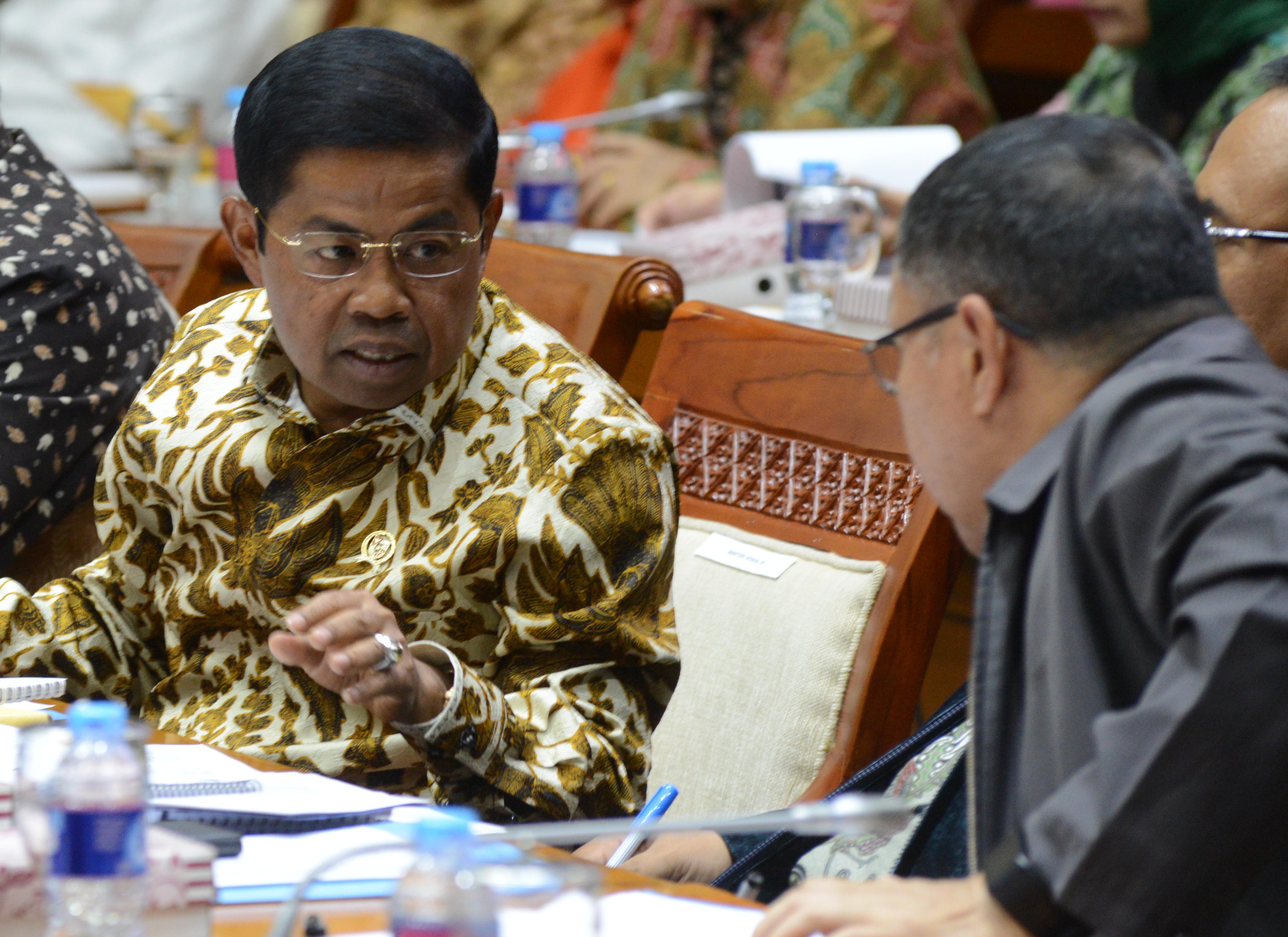 Politikus senior Partai Golkar Idrus Marham (kiri)