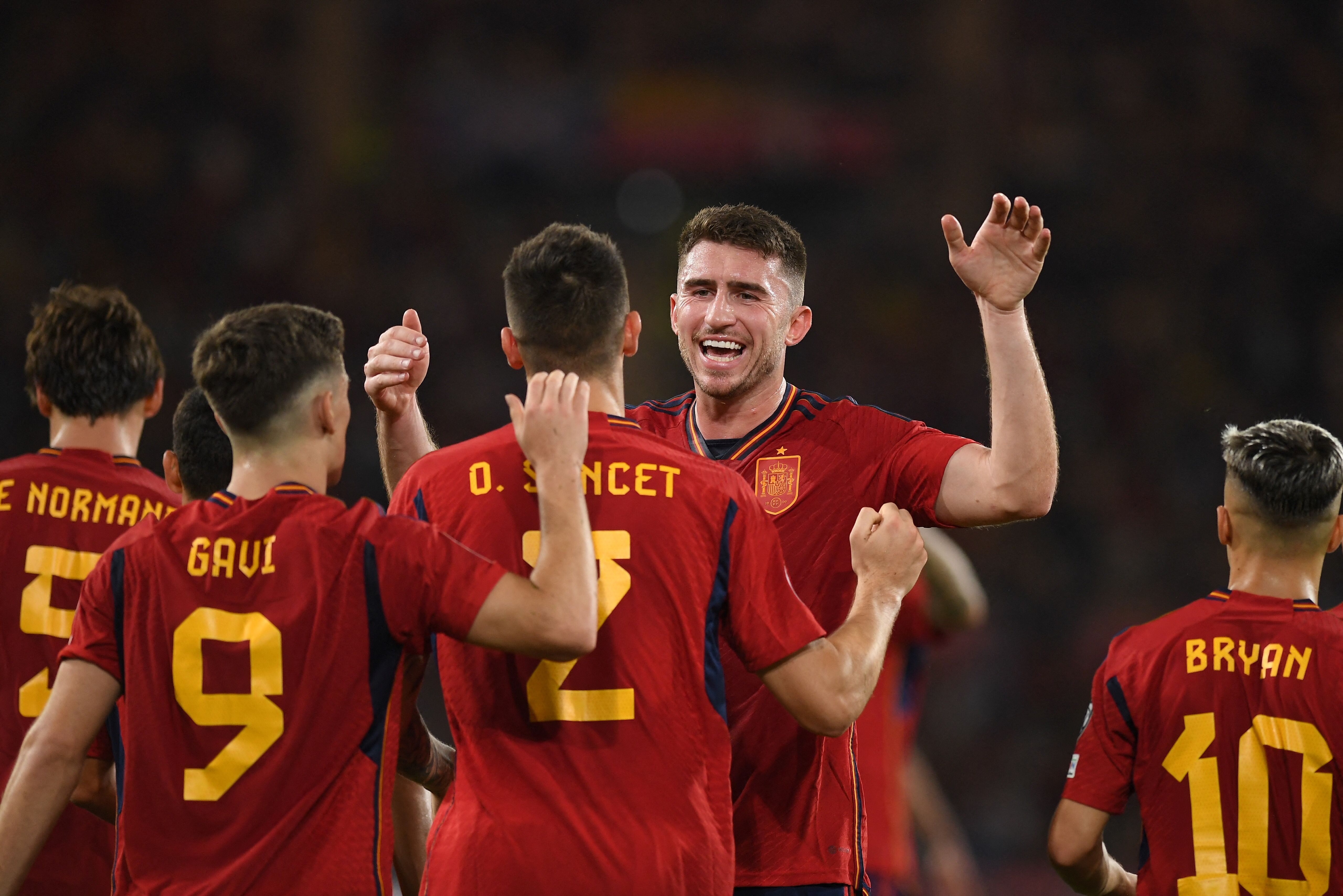 Para pemain Spanyol melakukan selebrasi usai mencetak gol ke gawang Skotlandia di laga kualifikasi Piala Eropa 2024.