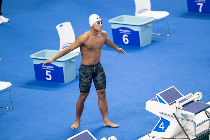 Atlet pararenang Maulana Rifky bersiap untuk berlomba