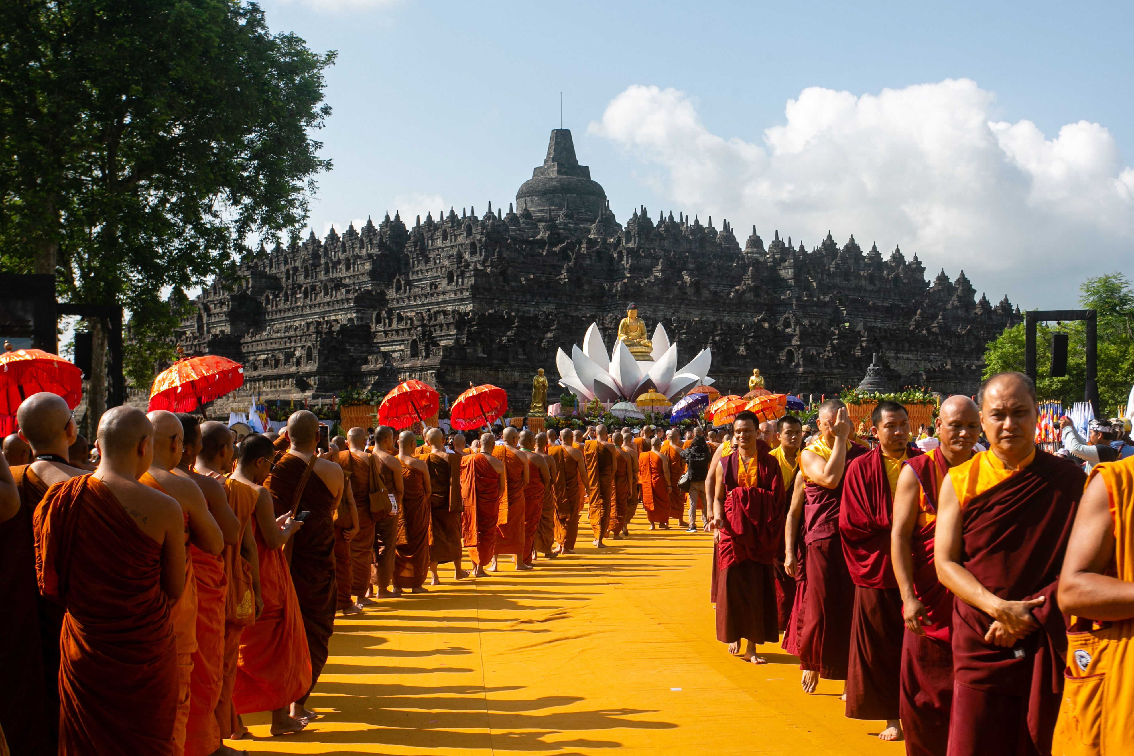 Perayaan Waisak di Candi Borobudur, Magelang, Jateng, Minggu (4/6). Candi Borobudur ialah salah satu destinasi pariwisata super prioritas.