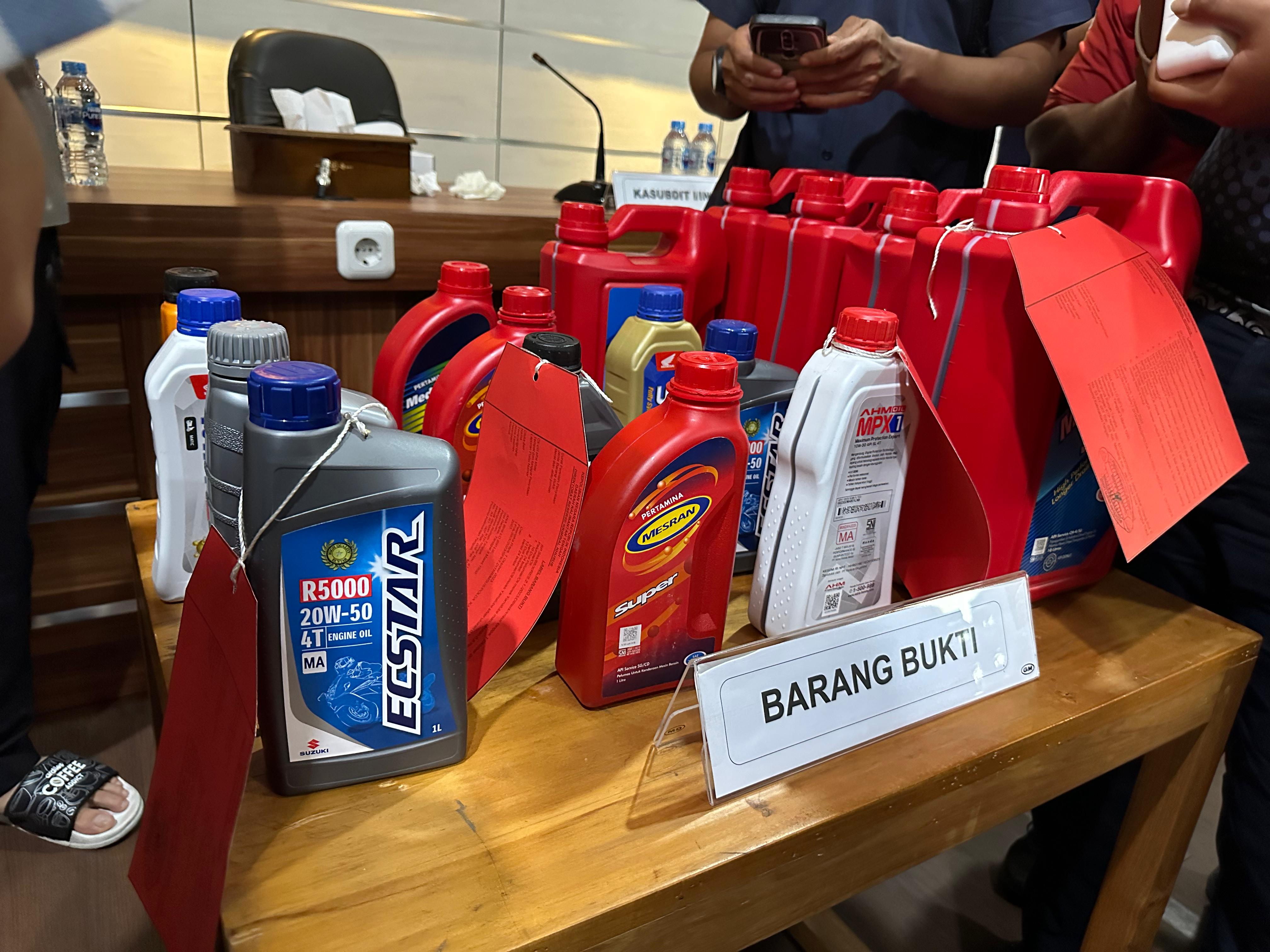 Lima pedagang oli palsu di Palangkaraya ditangkap