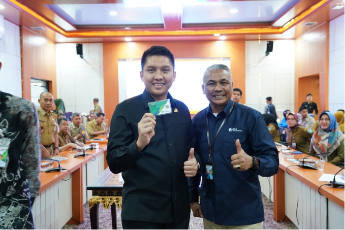 Bupati Ogan Ilir Panca Wijaya Akbar melakukan Penandatanganan MoU dengan BPJS Ketenagakerjaan Kantor Cabang Palembang.