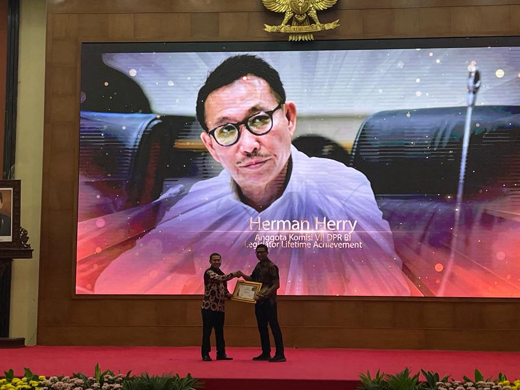 Anggota Komisi VII Herman Herry.