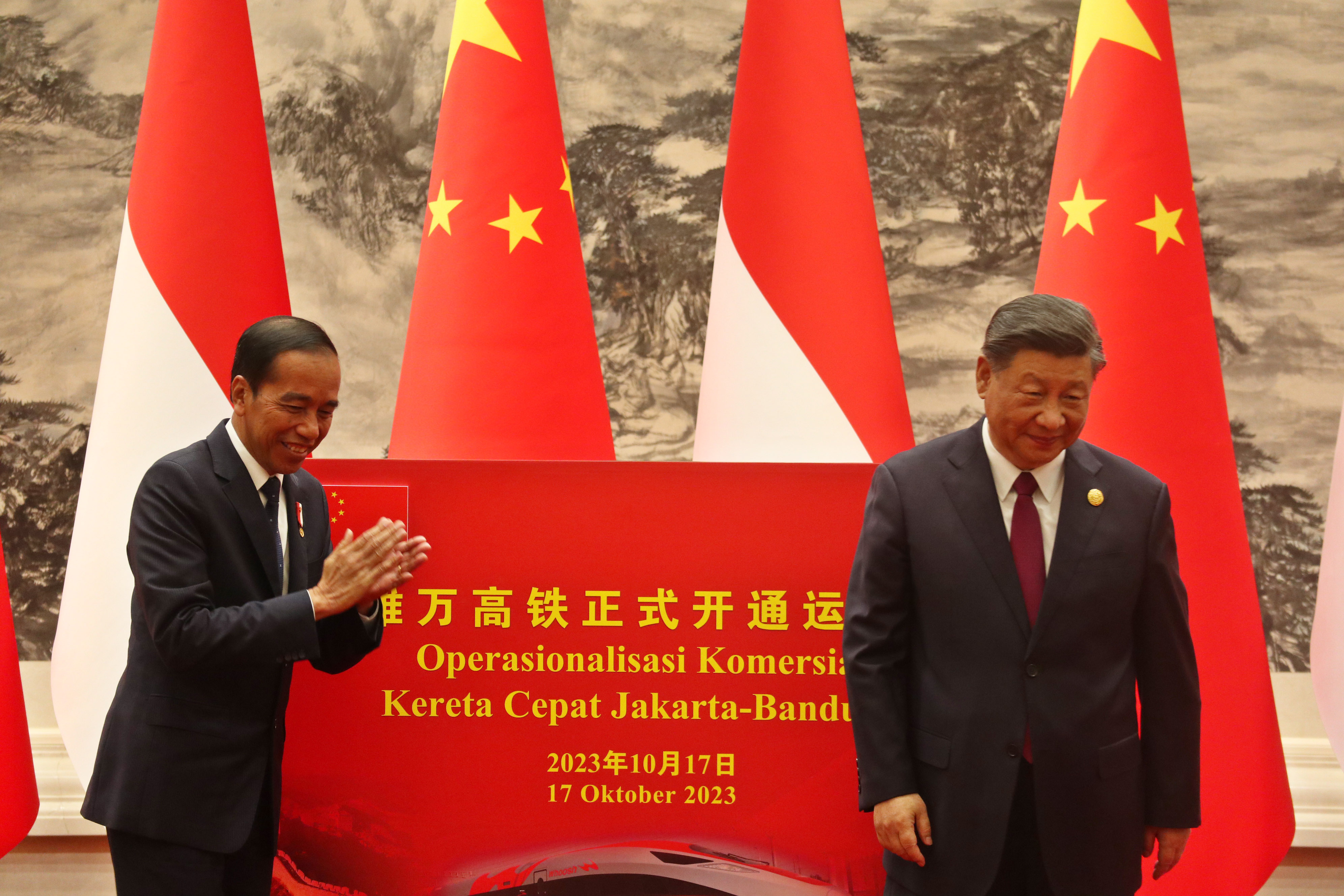 Presiden Joko Widodo (kiri) dan Presiden China Xi Jinping
