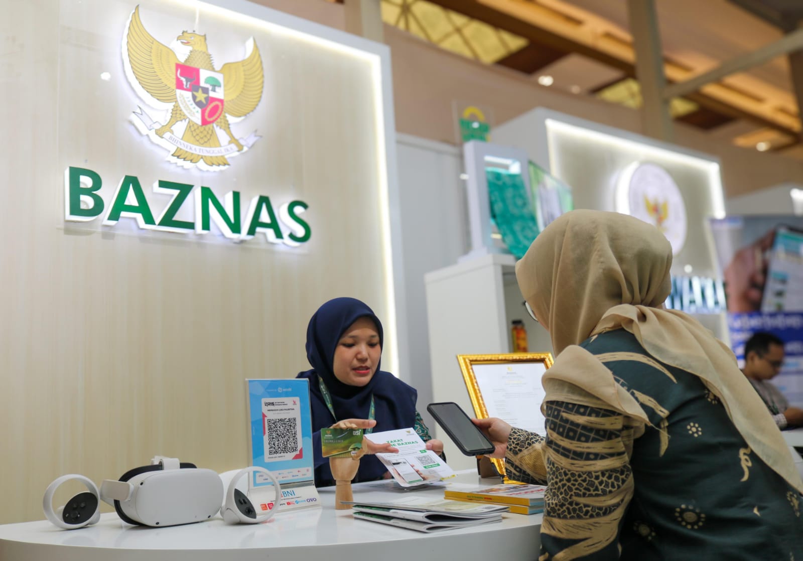Booth layanan zakat Baznas yang hadir di ajang ISEF 2023.