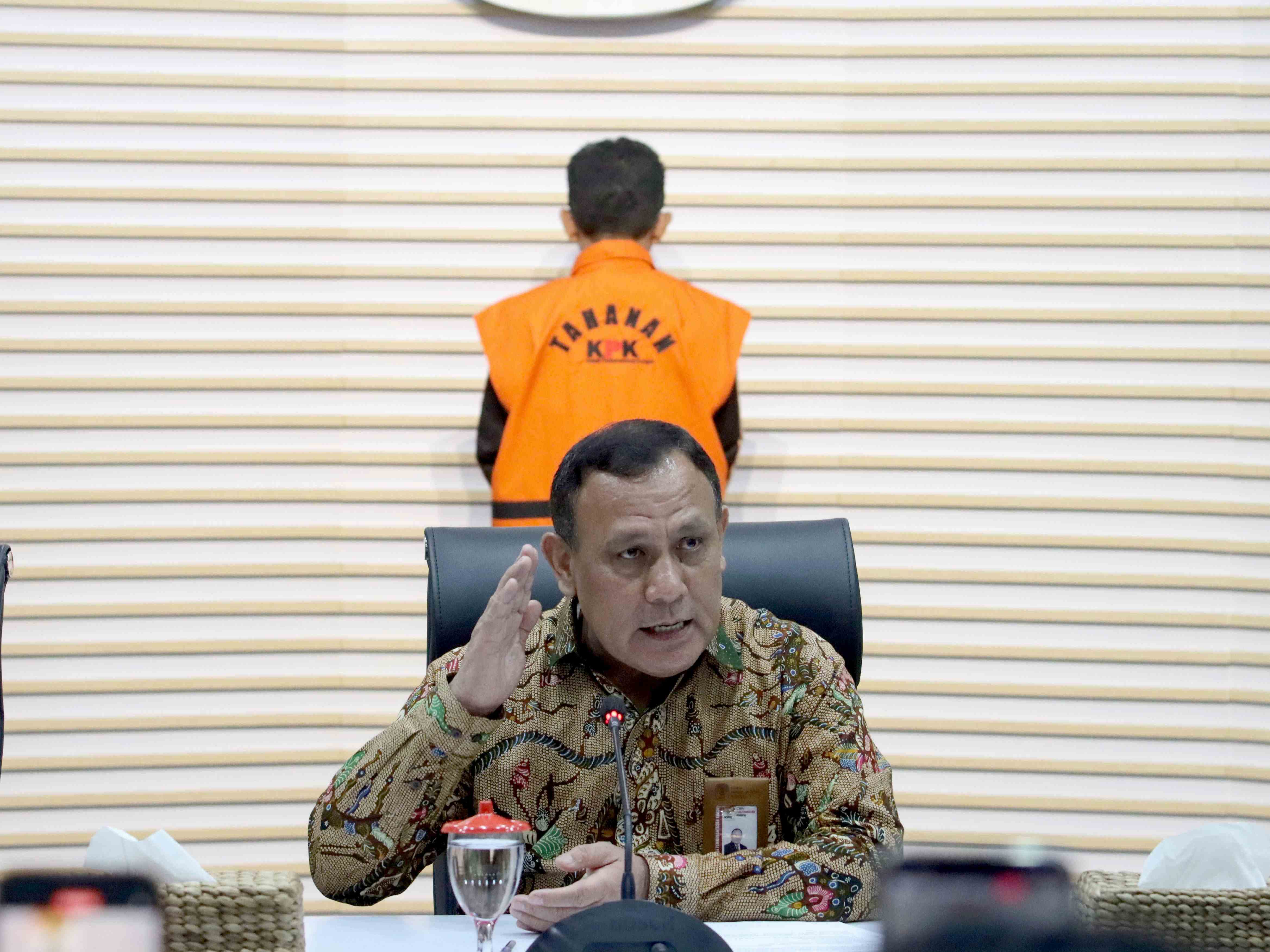 Ketua KPK Firli Bahuri menjawab pertanyaan wartawan