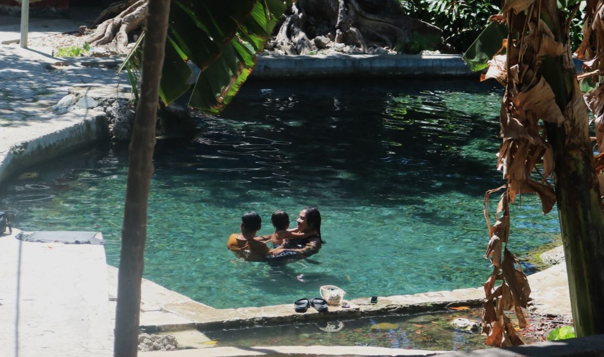 Mata Air Uiasa di NTT menjadi sumber air bagi masyarakat Hansisi yang mengalami kekeringan selama musim kemarau.