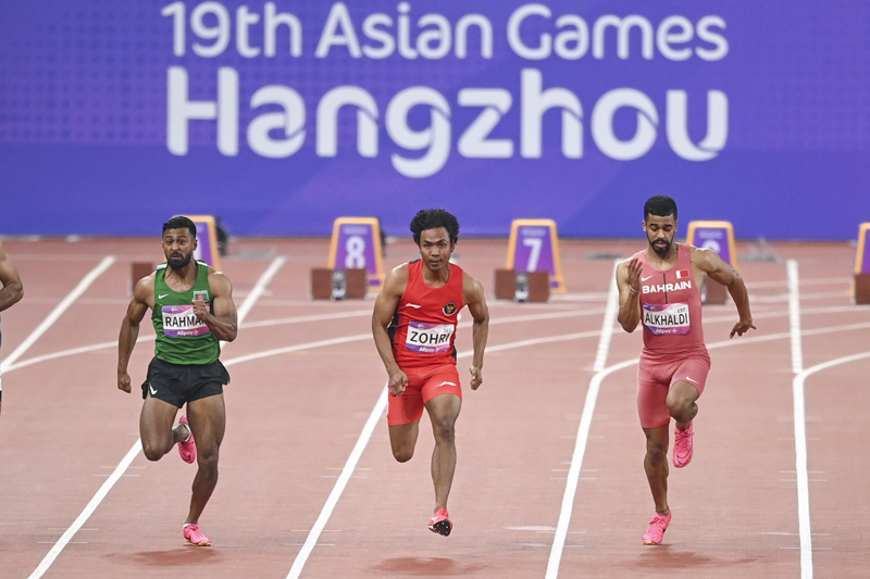 Kekalahan Zohri (tengah) diharapkan menjadi pelajaran berharga untuk bisa tampil di Olimpiade Paris 2024.