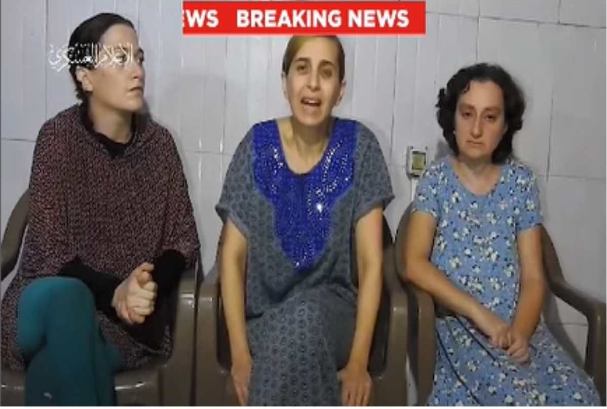 Tiga sandera yang memaki-maki Perdana Menteri Israel Benjamin Netanyahu karena membiarkan mereka mati. 